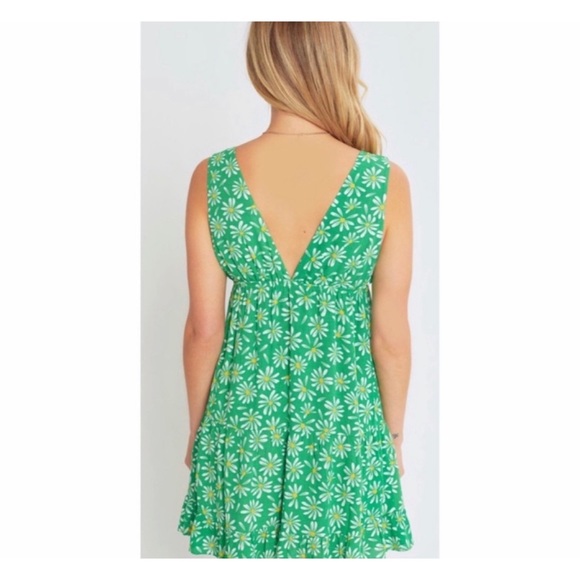 V Neck Kelly Green Daisy Print Ruffle Dress - Picture 4 of 6
